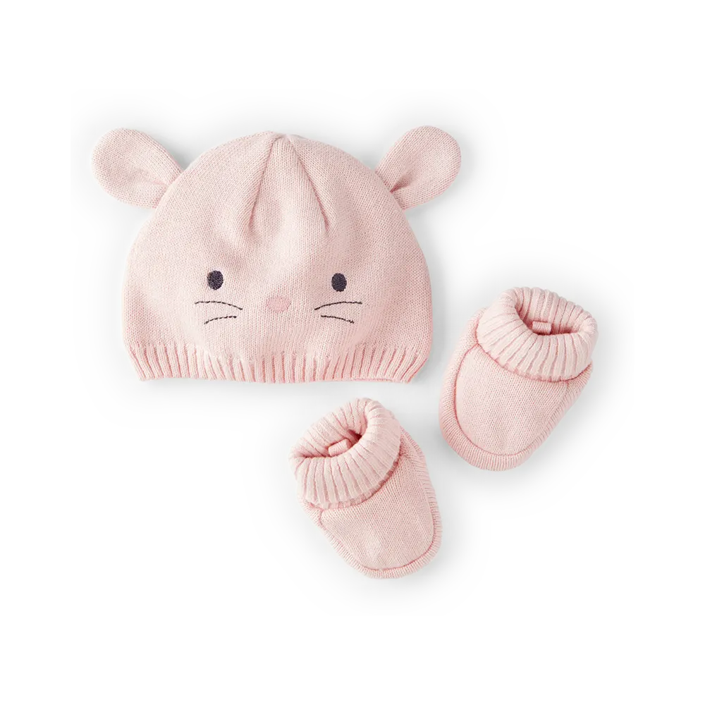 Ensemble naissance rose bonnet lapin et chaussons en crochet