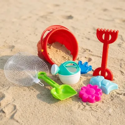 Kit de sable rouge avec arrosoir et accessoires de plage