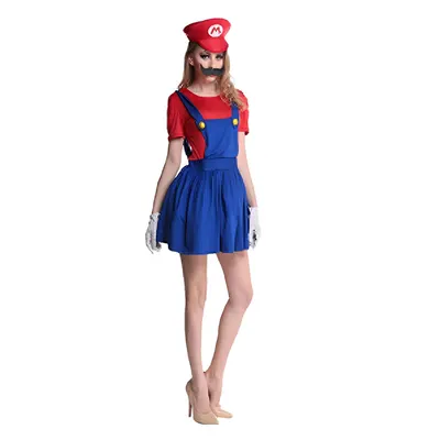 Costume de joueuse façon Mario, robe plissée et casquette rouge