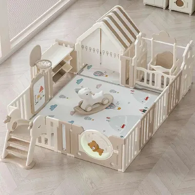 Parc blanc 180 × 200 cm avec maisonnette et accessoires de jeu