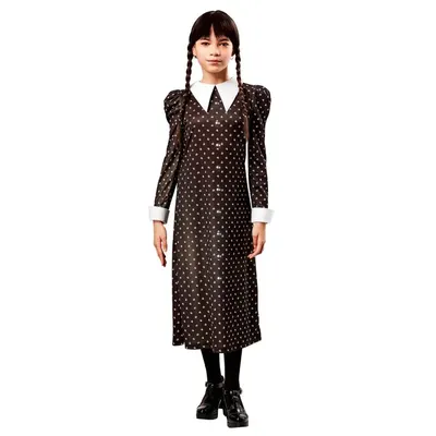 Robe noire à col blanc pour incarner Mercredi