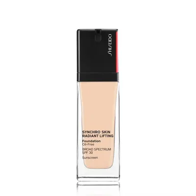 Fond de teint éclat liftant SPF 30, teinte 130 – Shiseido