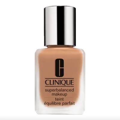 Clinique Superbalanced : couvrance modulable, nuance Sand